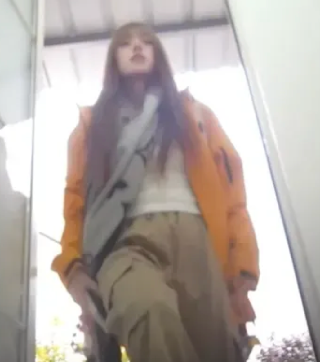 370万粉抖音女神 木木 在莉莉岛遭厕所偷拍 这波我是真看傻了...